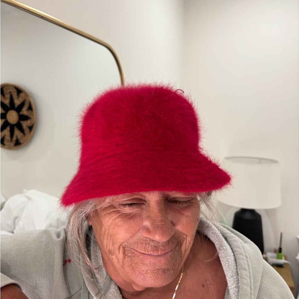 David and Young Fuschia Women's Bucket Hat